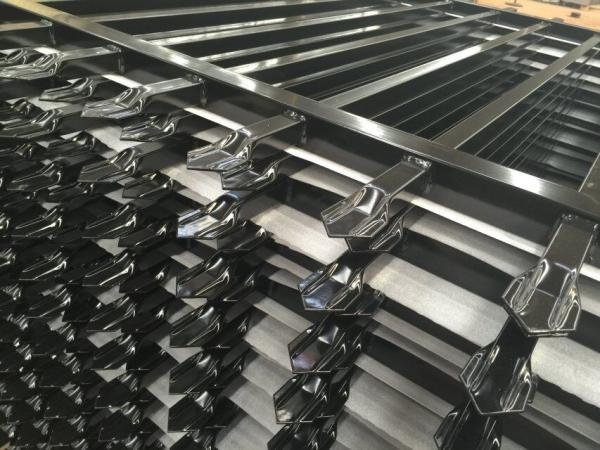 2400mm length Crimped spear metal garrison fence supplier