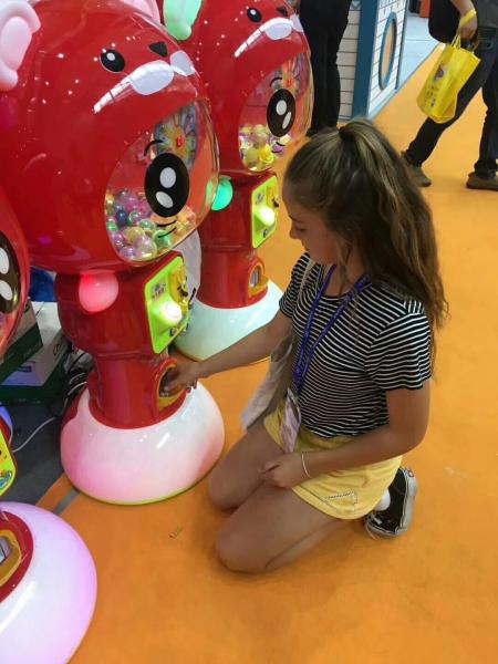 Prix d'usine pour les enfants capsule jouet prix machine de jeu de gros sur le marché d'outre-mer