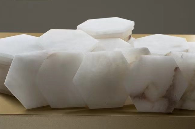 Lámpara de colgante de mármol de diseño moderno.