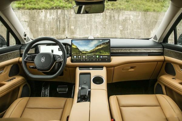 A roda de AITO M5 4 conduz a mão esquerda 210km/h dos carros elétricos para adultos