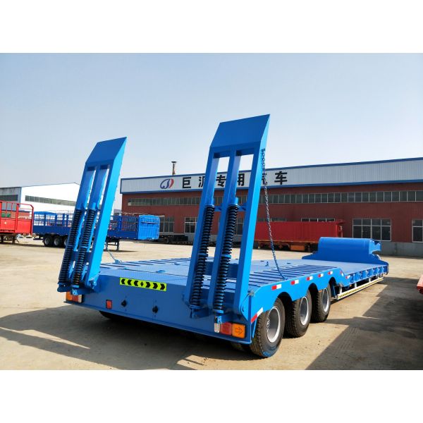 Semi-Trailer 150ton Heavy Duty 4 Line 8 Axle Low Bed Trailer with 32 Tyres and Gooseneck