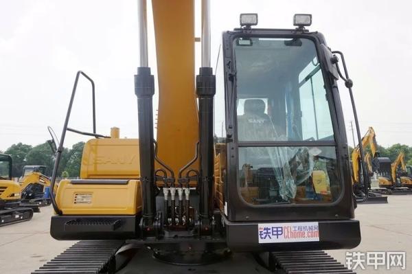 Travaux de construction SY135 Excavateur tuyau en fer pour bras moyen et tuyau de retour du pétrole
