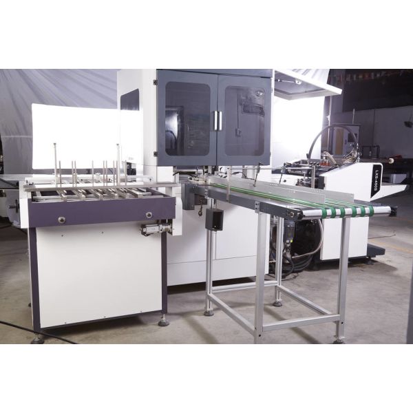 視覚定位システム 45 Pc Per Min 時計用トイ・電話用靴用の硬い箱製造機