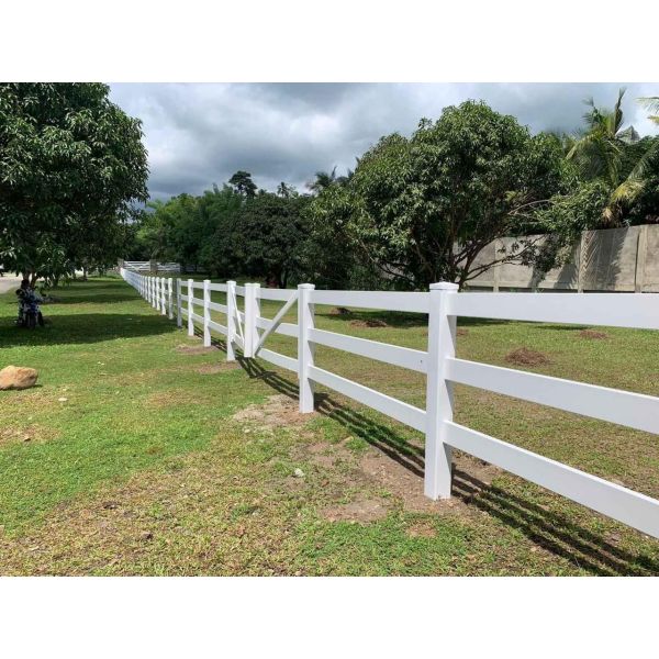 UV Resistant White Vinyl Ranch Rail Fence Easily Assembled Modern Design Vinyl Farm Fencing