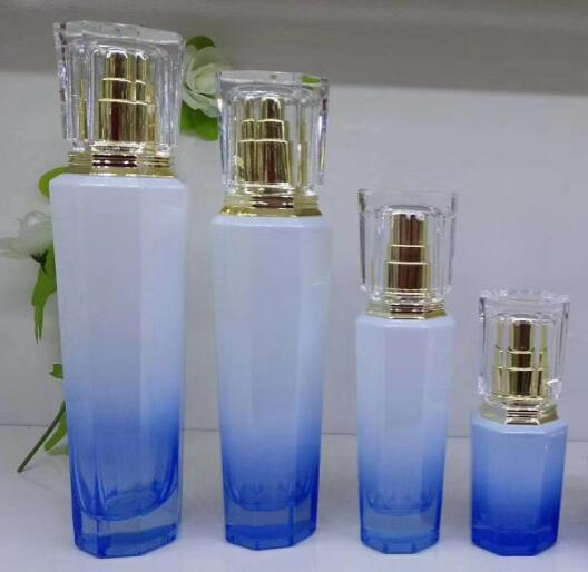 Botellas de empaquetado del cosmético de cristal blanco de encargo con la cubierta de acrílico y la bomba galvanizada