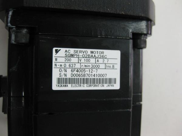 SGMPH-02BAAJ36C   novo original de 100v 200w, preto é o MOTOR principal 3000RPM 3.0A de color.SERVO.