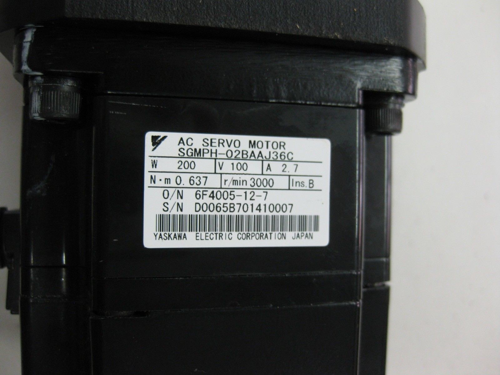 SGMPH-02BAAJ36C   новое 100v 200w первоначальное, черный главный МОТОР 3000RPM 3.0A color.SERVO.