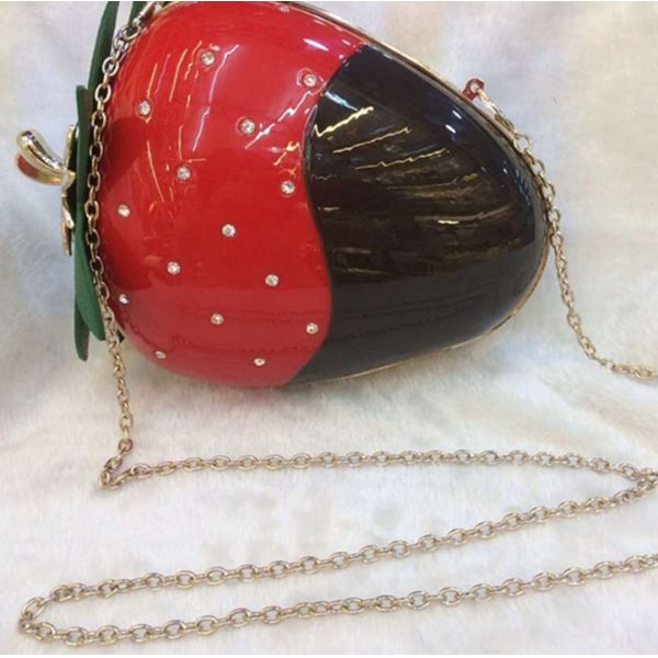 2016 spring and summer new personalized mini strawberry fruit hand shoulder bag Messenger chain acrylic Dinner