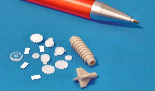 Soluciones de moldeo por microinyección de precisión con máquina de microinyección de mesa Producción de menor costo para la pieza de plástico Mirco