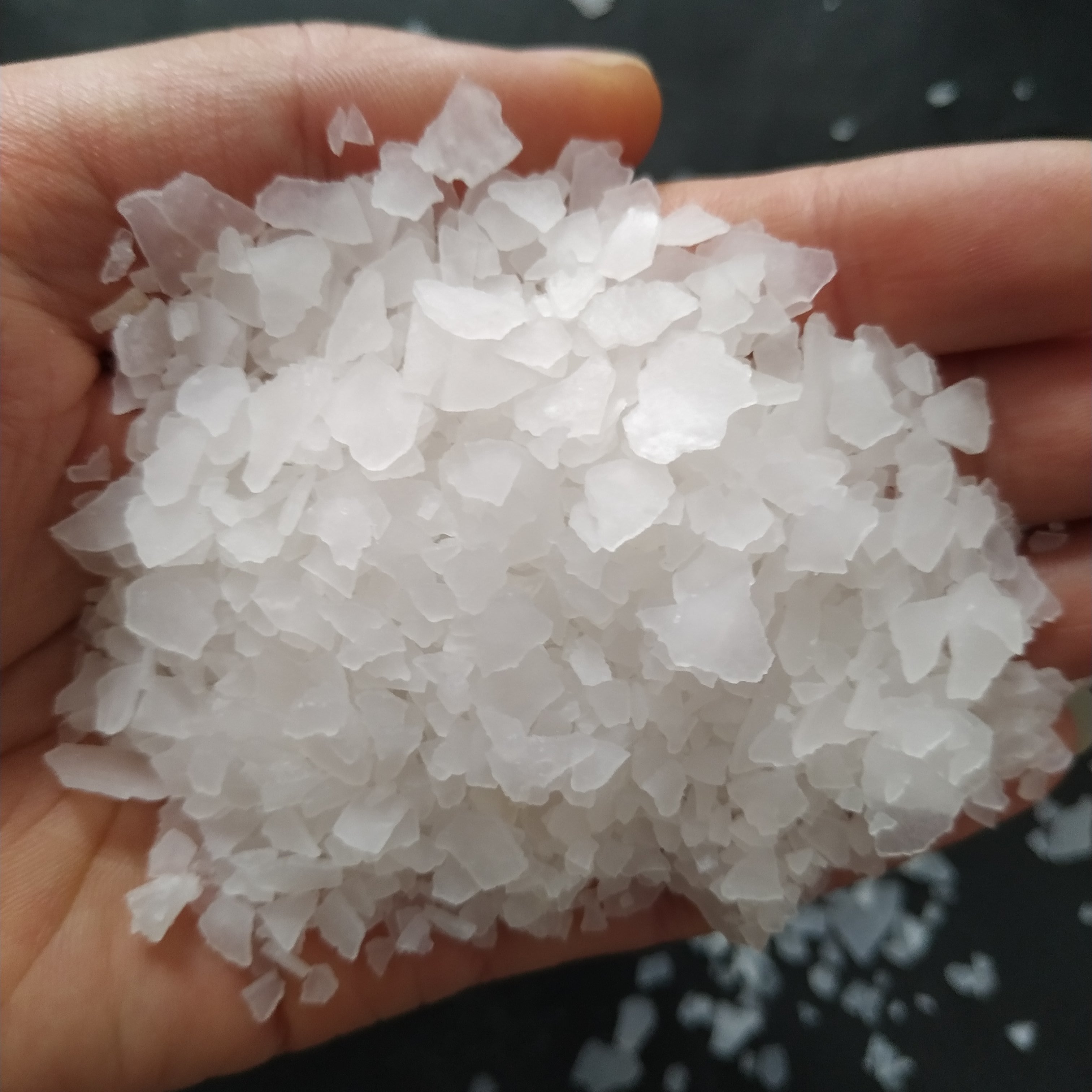 Industrial Grade Magnesium Chloride Flake Hexahydrate with ≥ 46% Purity in White Flake Form
