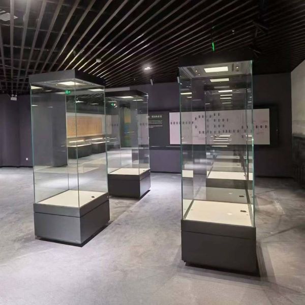 Smart-Lighting Artifact Showcase with Climate Control Freestanding Cabinet for Private Collectors