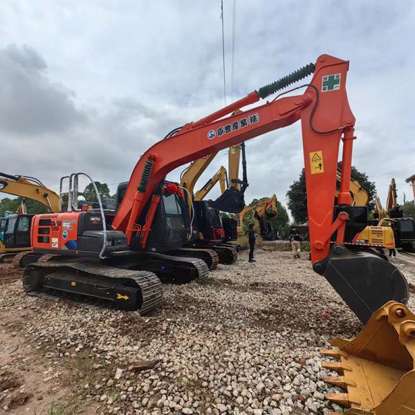 Старый мини Hitachi вторая рука ZX120-6 копальщик