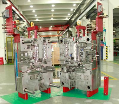 3 Cavities Automotive Plastic Injection Moulding 500K Shots Mold Life