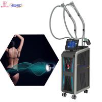 Salon de beauté utilise une machine à ondes de refroidissement pour réduire la cellulite