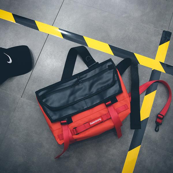 Personality contrast Messenger bag tide cool locomotive shoulder bag new academic style