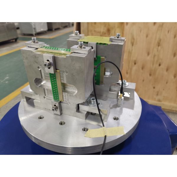 Оборудование для испытаний вибрационного стола OEM 32KN для электрических аксессуаров