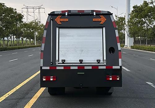 4.5T 2m3 Electric Road Maintenance Truck With Water Spray Frame Mechanism