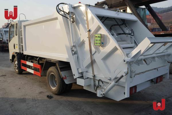 Light Duty 8CBM Garbage Remoral Back Loader Compact Garbage Truck
