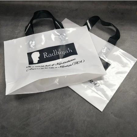 Produtos de tendência Logotipo personalizado Impressão PE Saco de compras de plástico com logotipo