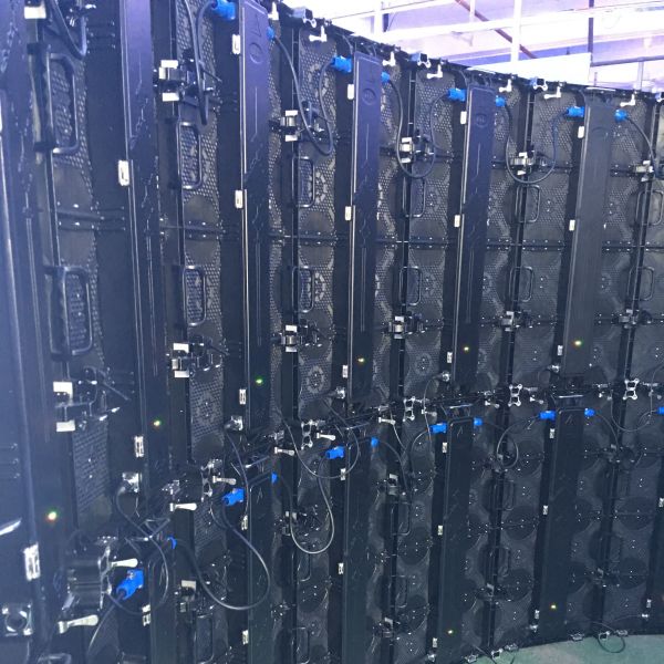 Gabinete llevado flexible al aire libre del hierro del panel P2 P2.5 P3 P4 de la pantalla del microprocesador de Epistar/de aluminio