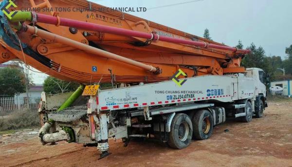 Os chassis 2014 de Zoomlion Heavy Industries 56m Scania entregam em segundo o caminhão da bomba concreta