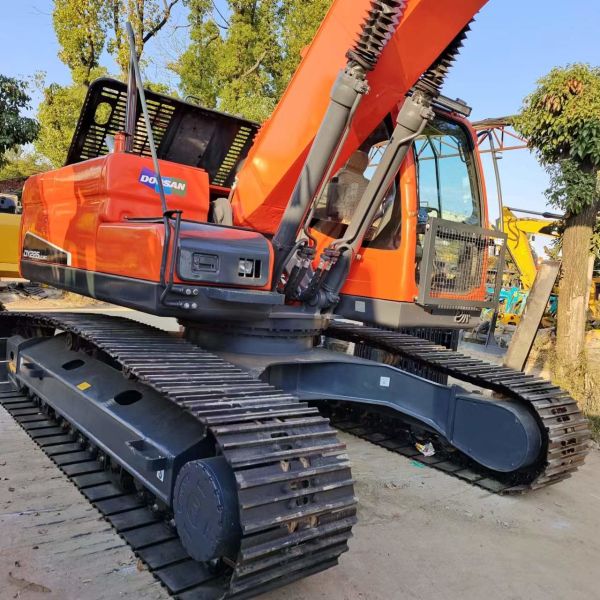 DOOSAN DX225LC DX225 225 LCA Excavator in Shanghai Original Used Made in Korea Original