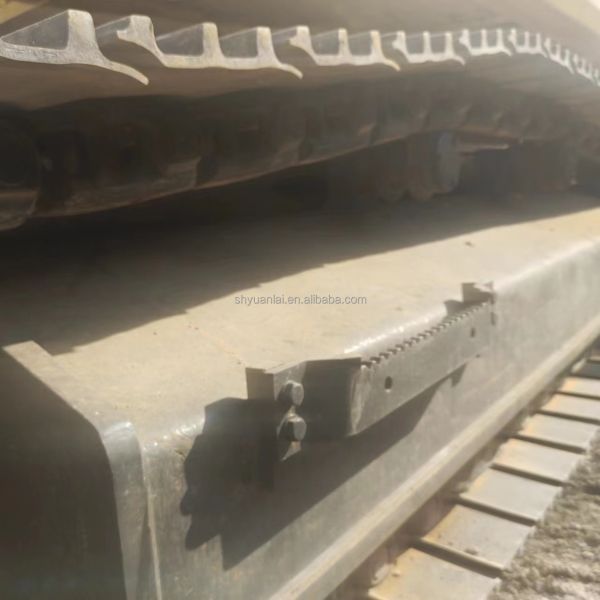 Valve hydraulique d'origine utilisée dans une excavatrice Komatsu PC 400 d'une masse de fonctionnement de 42100 kg