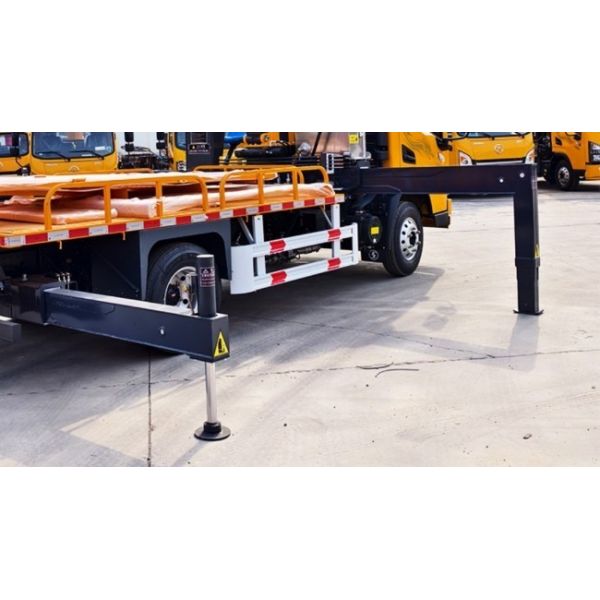 5tons Electric Knuckle Boom Xcmg Howo Used Mobile Wrecker Mounted Crane Truck