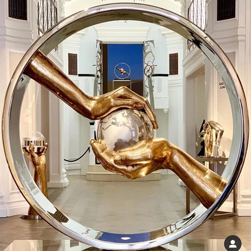 Hand Polished Mirror Stainless Steel Guarding The Earth Sculptures