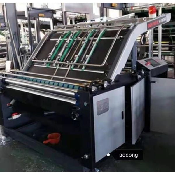 Semi автоматический ламинатор каннелюры, скорость дизайна машины для производства бумажных ламинатов 100pcs/Min Paperboard