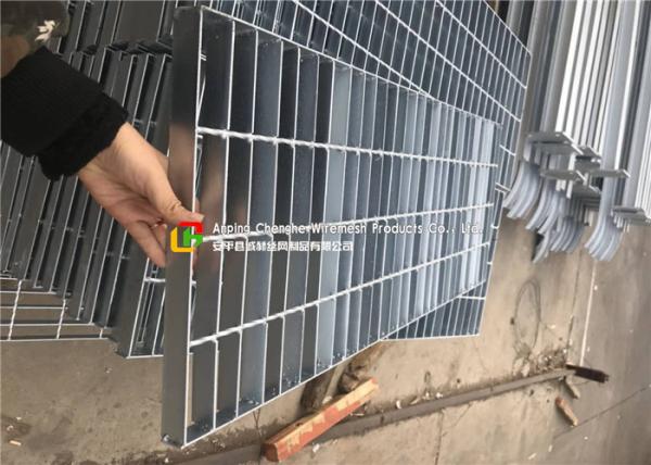 304L / 316L Heavy Duty Steel Grating Galvanized For Drainage Ditch Cover Plate