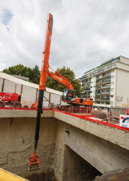 Boom télescopique à longue portée sur une pelle pour Hitachi Komatsu Kato
