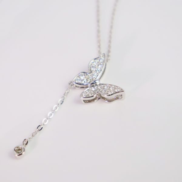 Elegant French Retro Style 18K Gold Pendant Necklace Butterfly Design Luxury Lab Grown Diamond Jewelry VVS Clarity IGI Weddings