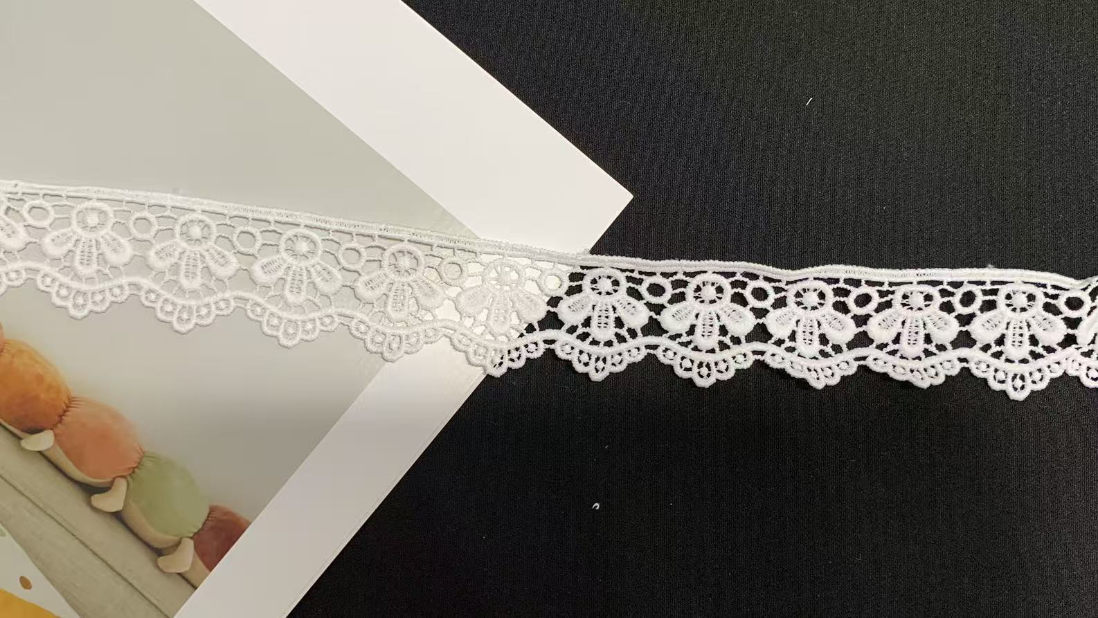 3.5cm White Milk Silk Floral Lace Trim, Soft Skin-Friendly Scalloped Edge Elastic Lace, Premium Drapable Floral Ribbon for Garment Dress, Intimate Apparel, Home Textile, Shoes and Bags DIY Sewing Deco
