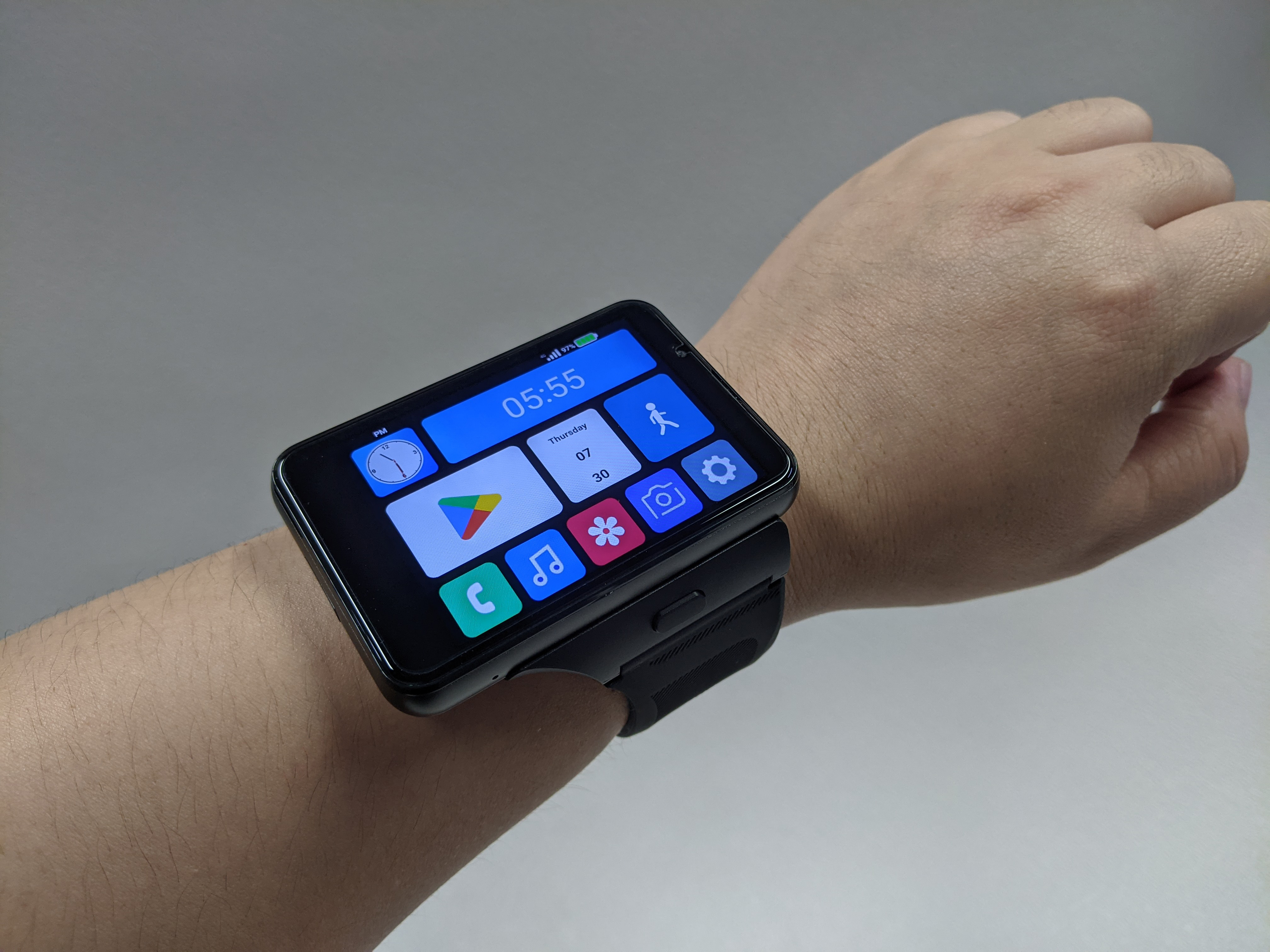 4G smartwatch S999 plus big full touch screen dual camera 64GB or 128GB