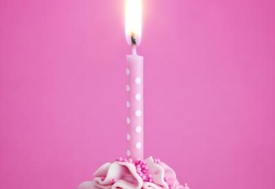 Shining Pink Birthday Candles For Cupcakes With White Dots Tearless Eco Friendly
