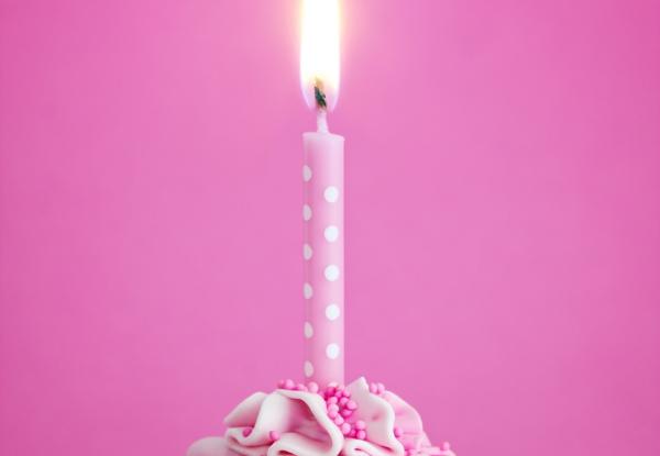 Shining Pink Birthday Candles For Cupcakes With White Dots Tearless Eco Friendly