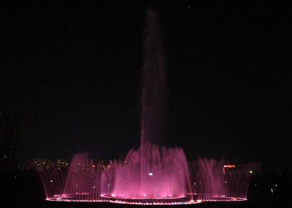 Large outdoor lake music dancing water fountain