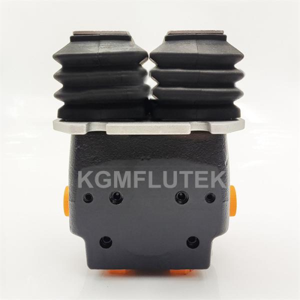 Válvula YN30V00105F2 de Brake Foot Pedal da máquina escavadora para KOBELCO SK200-8