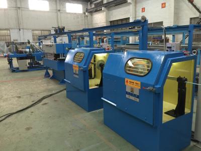 O eixo da máquina uma da extrusora do fio de cobre com 1000 pega a máquina