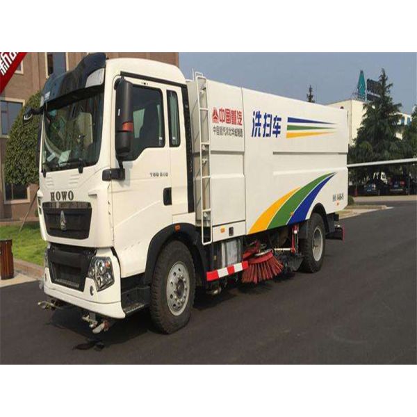 SINOTRUK HOWO 4X2 Road Sweeper Truck 2 Axles For Cleaning Highways / Urban Roads