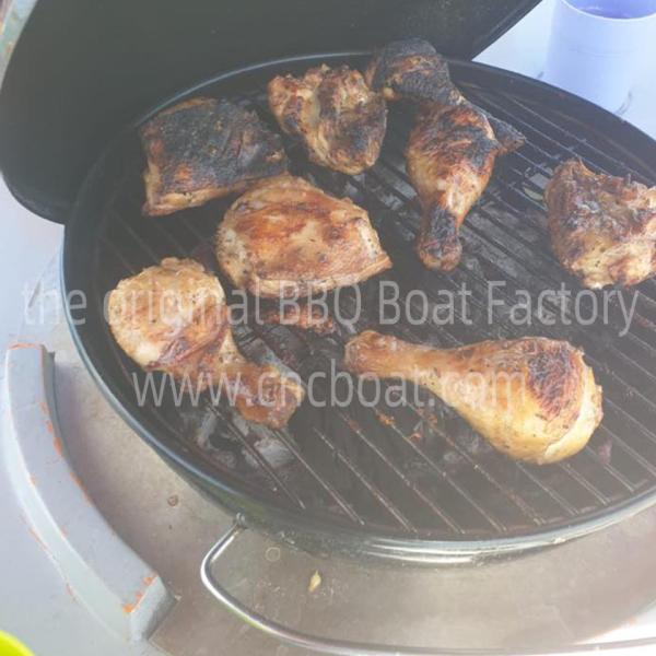 Depth 30cm FRP Fiberglass LLDPE 6 Seater Barbecue Boat