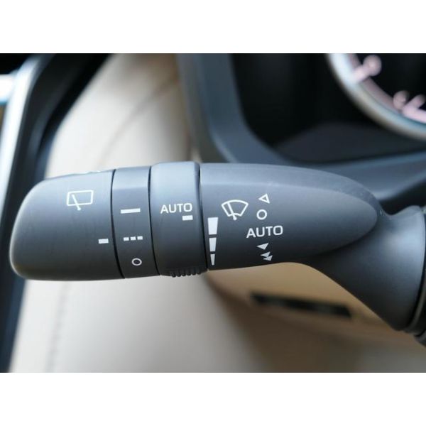 Toyota Land Cruiser ZX Display Audio Plus JBL Sound Techo Eléctrico Digital Inner Mirror Visera Lateral Dash Cam Monitor de Vista Panorámica Puerta Trasera Eléctrica Asientos Calefactados ETC 2.0