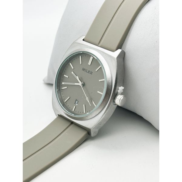 ODM Мода Спорт Минималист Ниша Силиконовые ремни Часы с корпусом из нержавеющей стали для женщины