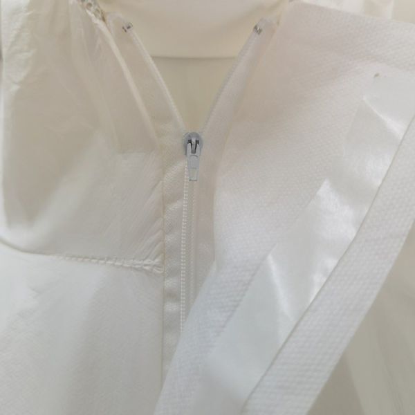 Traje desechable anti-espuma anti-estático a prueba de agua para un stock adecuado