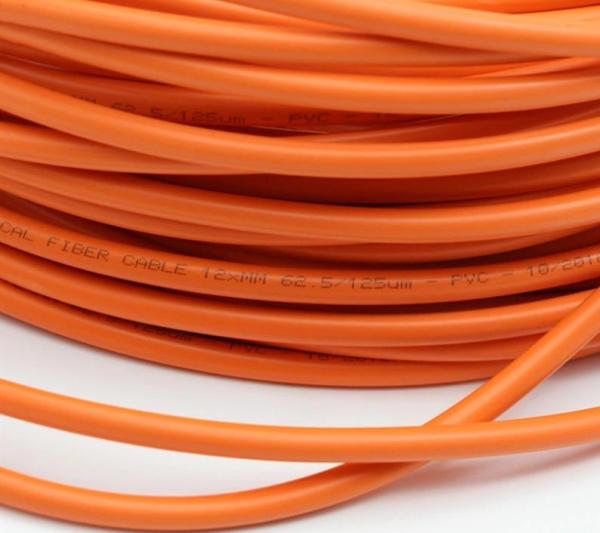 O cabo de fibra ótica pre Connectorized de 12 costas multimodo com 2.0mm ventila para fora as tranças