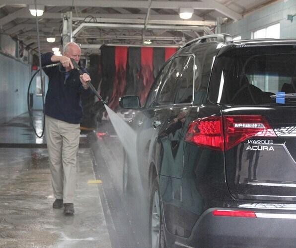 Self Service Car Washing System Manual Car Cleaning Machine Using Card Recharge or Coin Recharge .