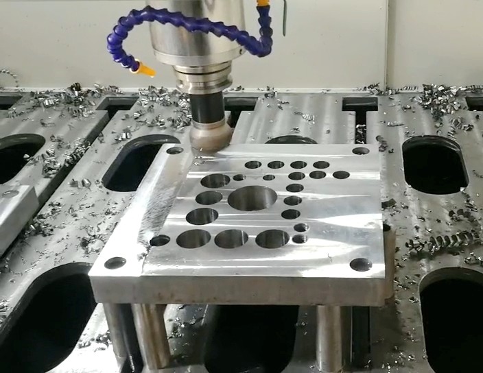 Выстукивая прочной высокоскоростной металлической пластины CNC сверля деятельность и филировальной машины стабилизированная