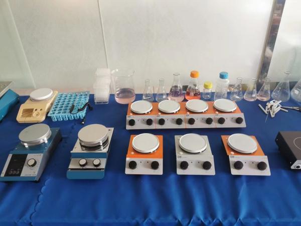 Knob Type Magnetic Stirrer With Heating Function Stainless Steel Ceramic Panels 2L 1500rpm