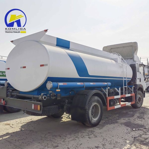 Secondhand Water Tanker Truck Zz3257n3847A with Technical Support and Spare Parts